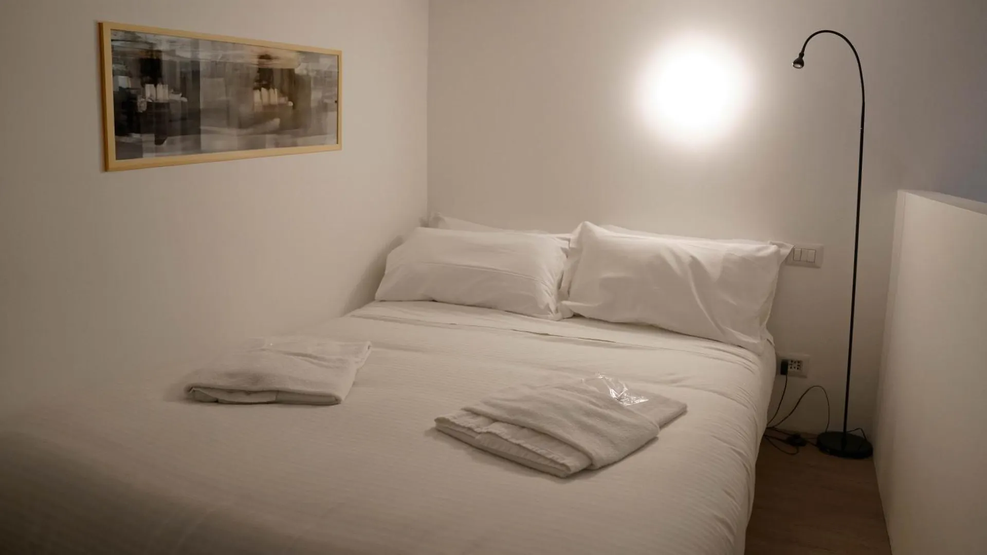 L'Arche Comfort&Relax - Suite On University Street ميلان شقة