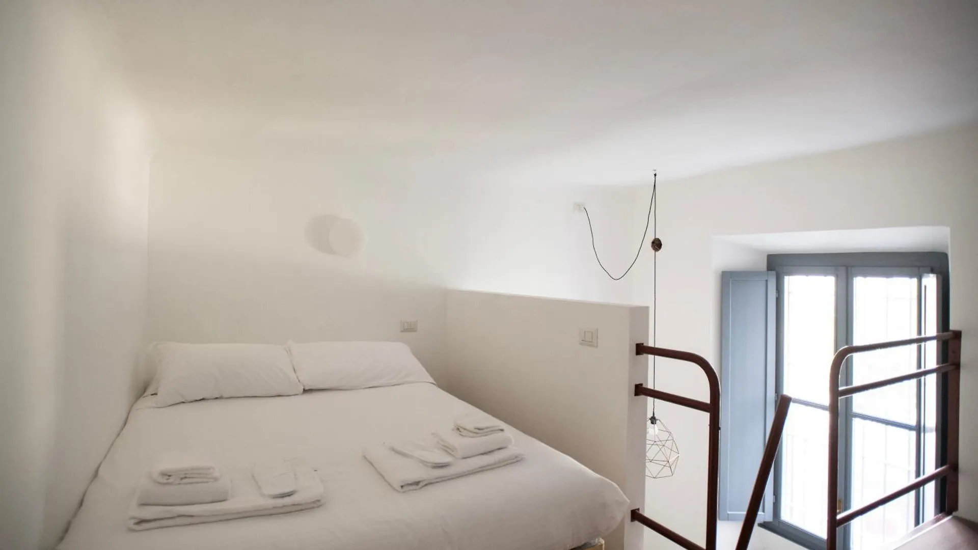 شقة L'Arche Comfort&Relax - Suite On University Street ميلان إيطاليا