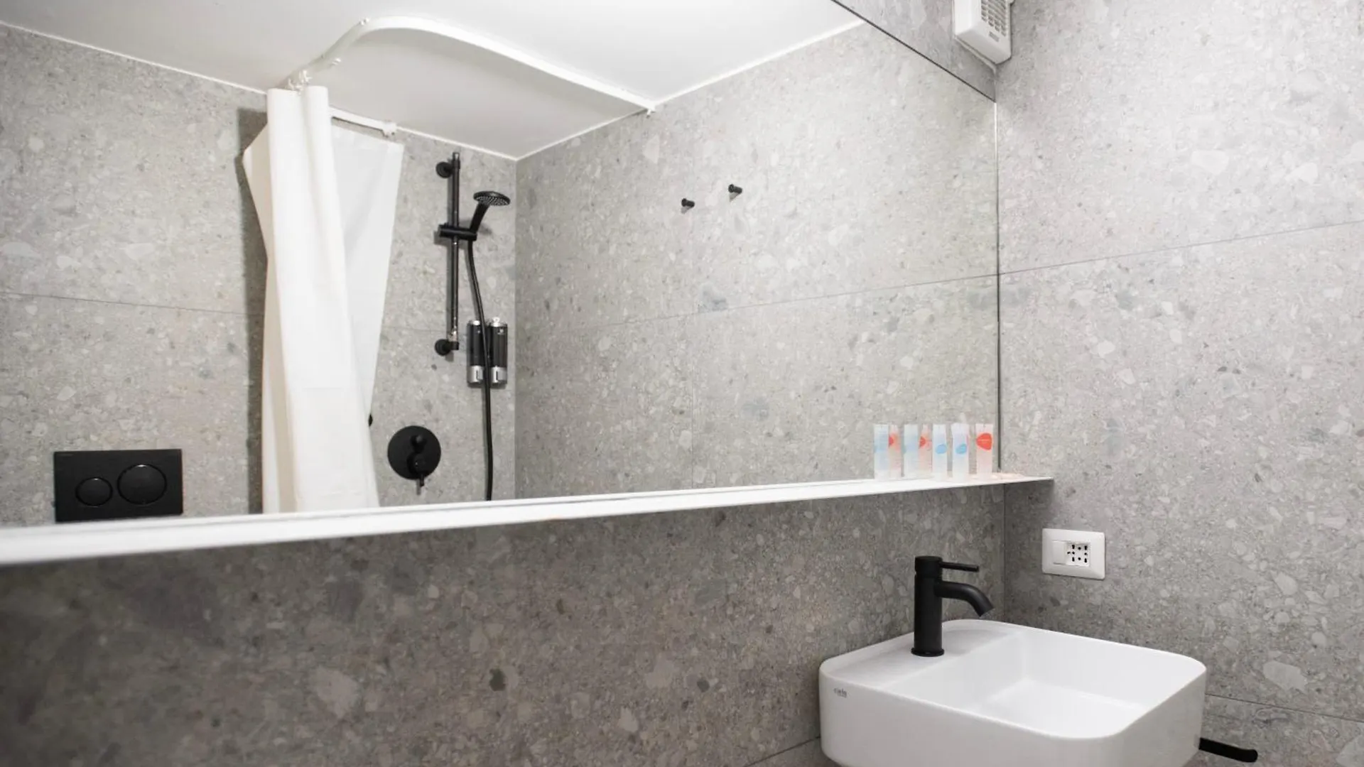L'Arche Comfort&Relax - Suite On University Street Milan